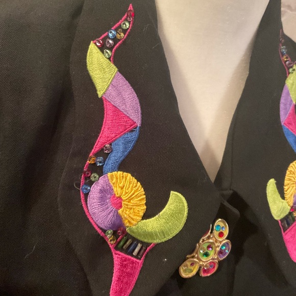“ECAILLE” PARIS VINTAGE EMBROIDERED and BEJEWELLED BEADED BUTTON BLACK BLAZER. - Picture 6 of 16